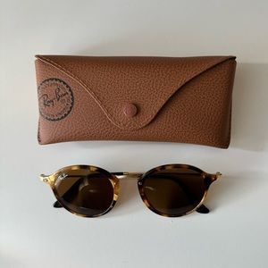 Ray ban round fleck sunglasses